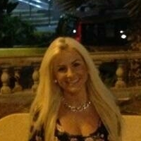 Amira Reichert Naken