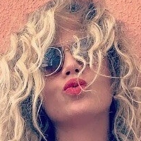 Ana Cañas Naken