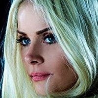 Anita Briem Naken