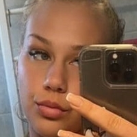 ava.busty10 Naken