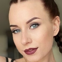 AvaDyson Naken
