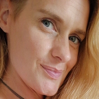 BelleLou Naken
