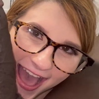 Bess Breast Naken