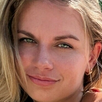 Claire Schroeder Naken