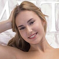 Dana Delight Naken