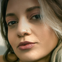 Daniela Brooke Naken