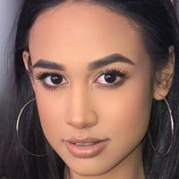 Emily Tosta Naken