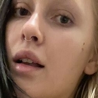 Emma Weaver Naken