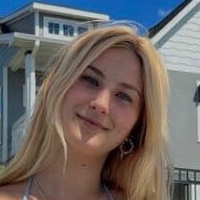 Hailey D Naken