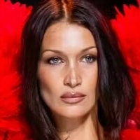 Isabella Hadid Naken