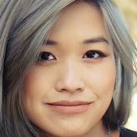 Julia Chow Naken