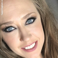 kagneylinn Naken