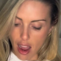 K_ourtney Naken