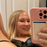 Lana Amara Naken