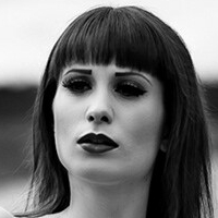 Lia Juwel Naken