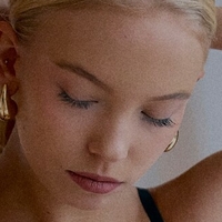 Lilli Sophia Naken