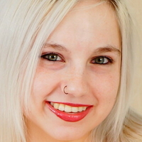 Luna Bright Naken