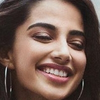 Meenakshii Chaudhary Naken