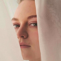 Mia Threapleton Naken