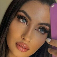 Michelle Constanza Naken