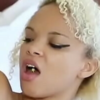 Mona Bella Naken