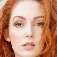 Nicole Simone Naken