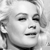 Sandra Dee Naken