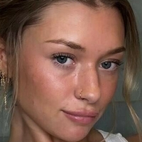 Sara Brooks Naken