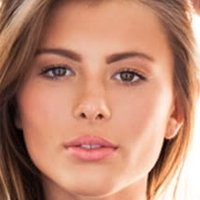 Shelby Bay Naken