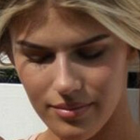 Sophie Schnur Naken