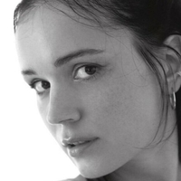 Valeria Skjørvestad Naken
