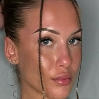 Viktoria Levani Naken