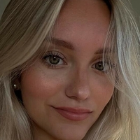 Zarah Ellen Naken